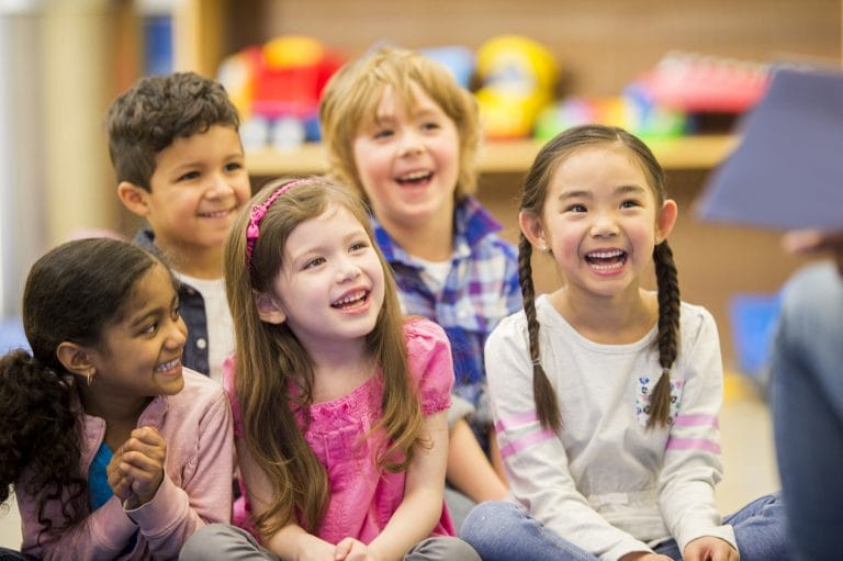 La pédagogie Montessori : principes, bienfaits et application à la maison