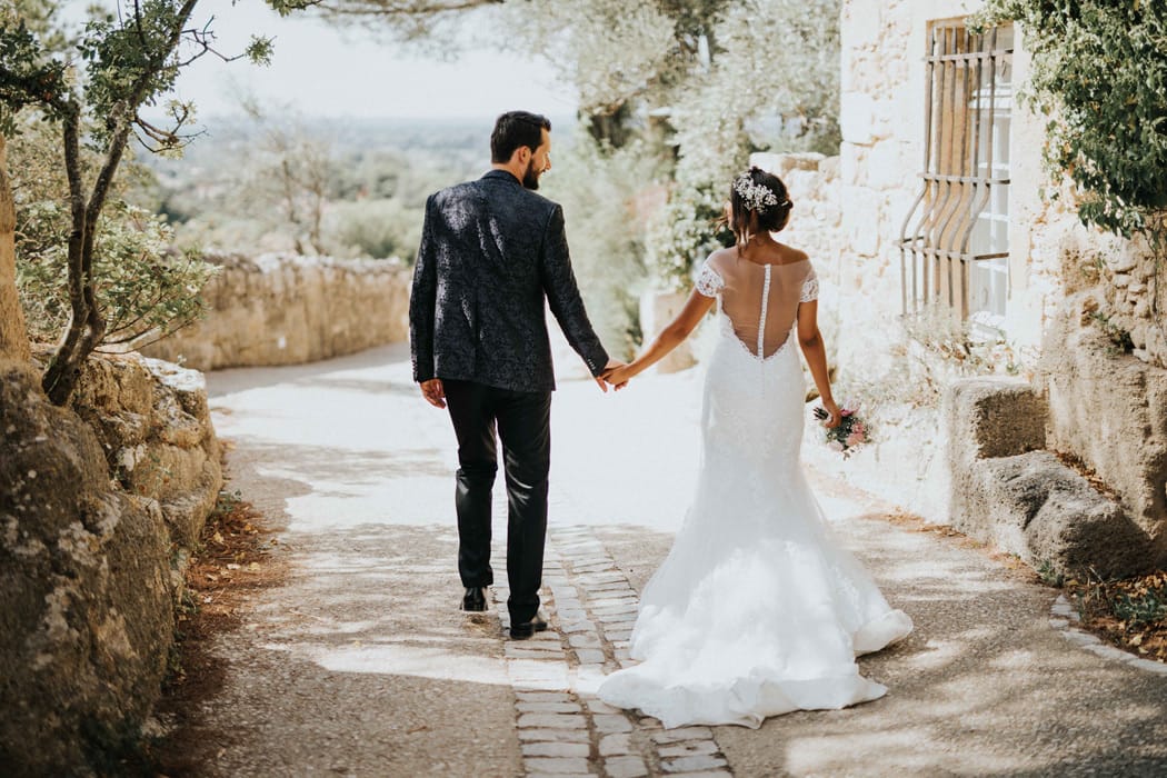 Robe de mariée : avec ou sans bretelles, comment choisir